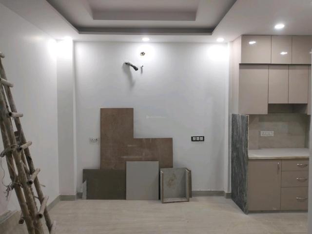 Flat for sale in North Delhi, Deri