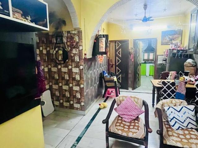Flat for sale in North Delhi, Deri