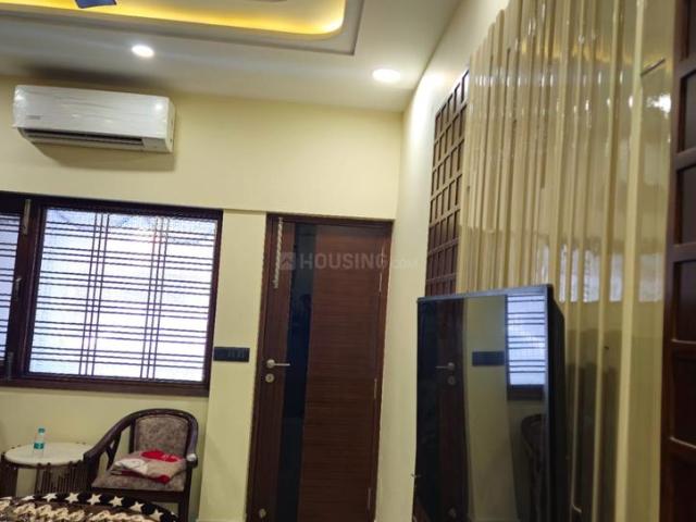 Flat for sale in North Delhi, Deri