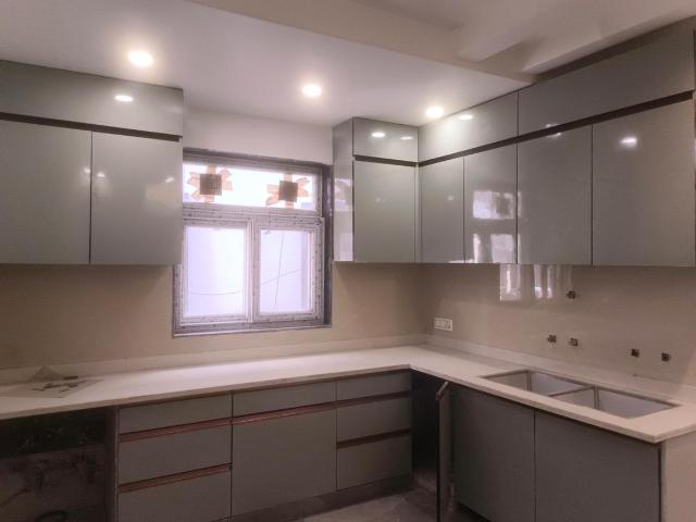 Flat for sale in North Delhi, Deri