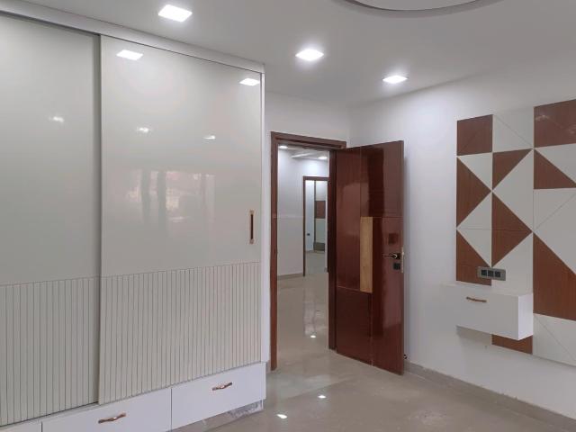 Flat for sale in North West Delhi, Deri