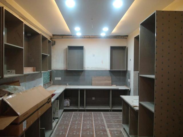 Flat for sale in North Delhi, Deri