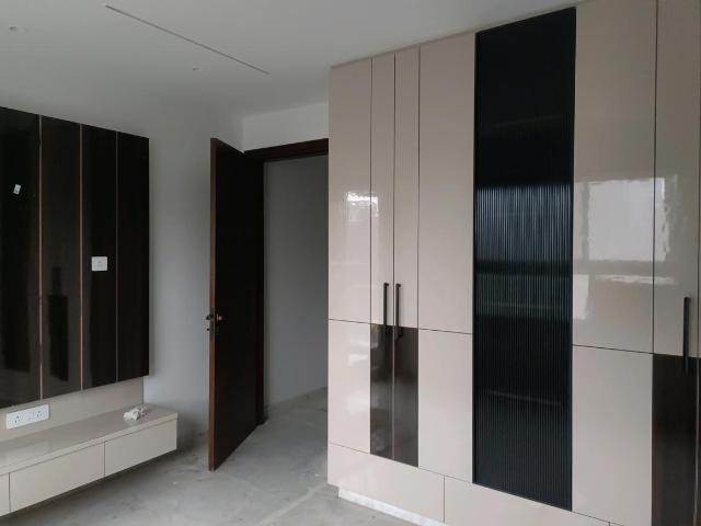 Flat for sale in North Delhi, Deri