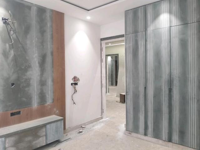 Flat for sale in North Delhi, Deri