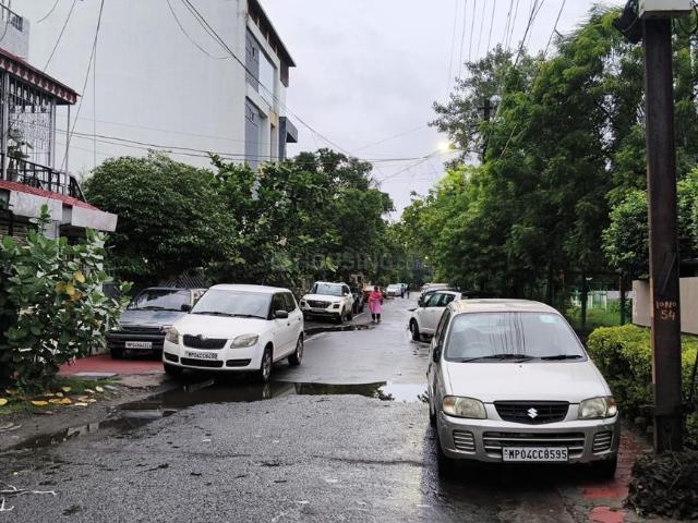 House for sale in Madya