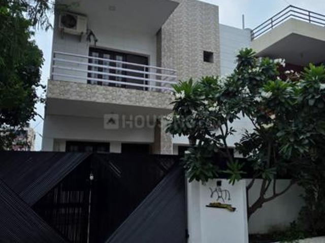 House for sale in Madya