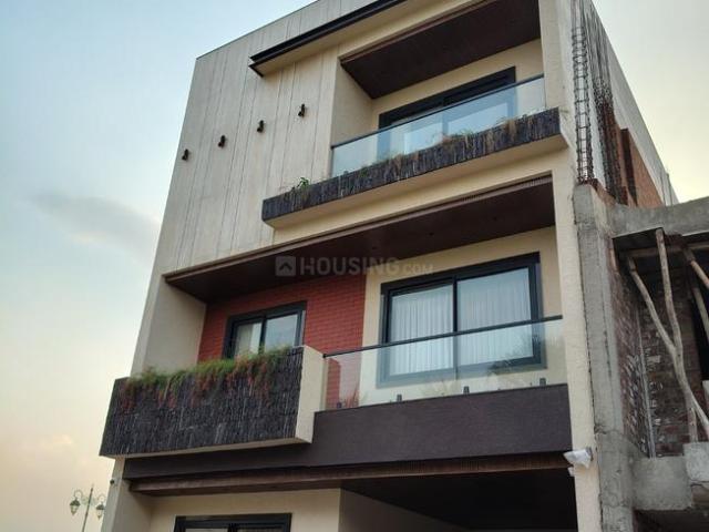 House for sale in Madya