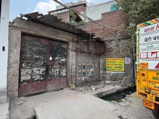 House for sale in North East Delhi, Deri