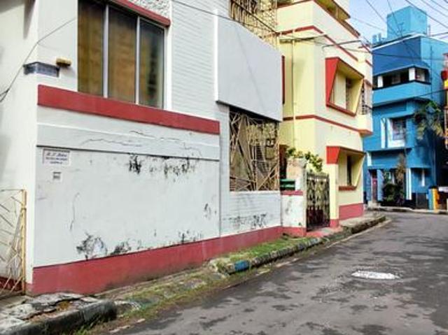 House for sale in Lake Gardens, Kolkata