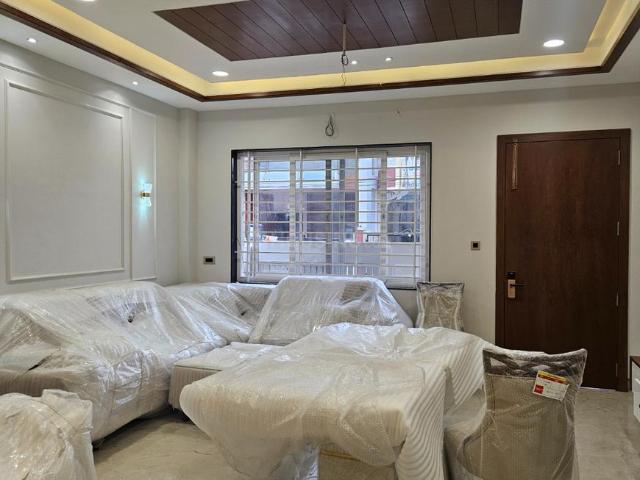 House for sale in Madya