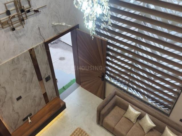 House for sale in Madya