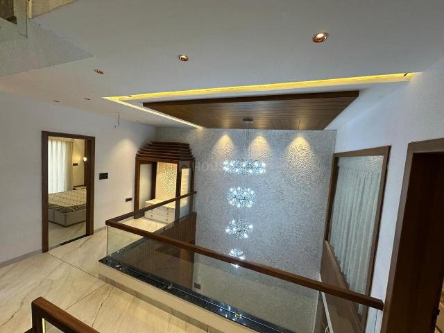 House for sale in Madya