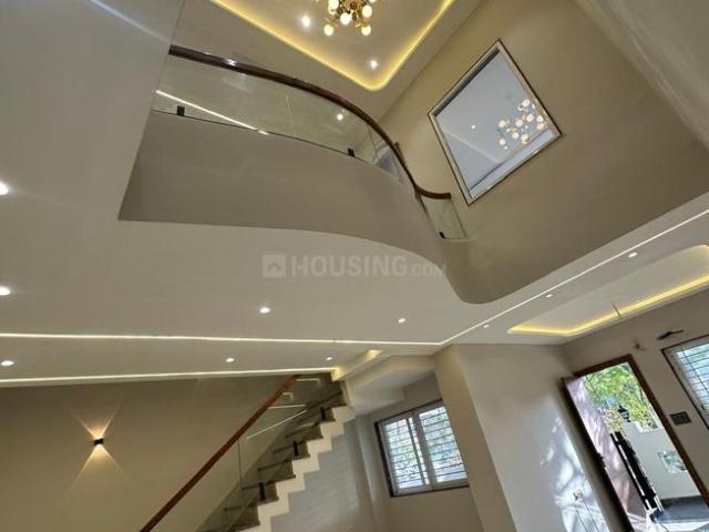 House for sale in Madya