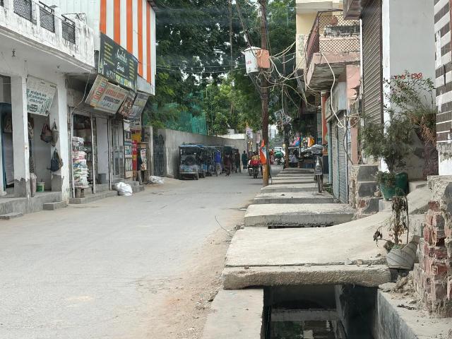 House for sale in South West Delhi, Deri
