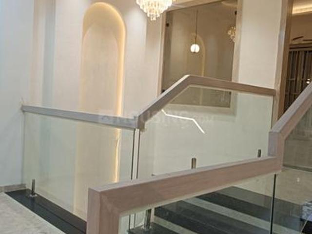 House for sale in Madya