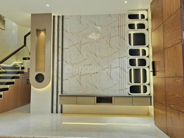 House for sale in Madya