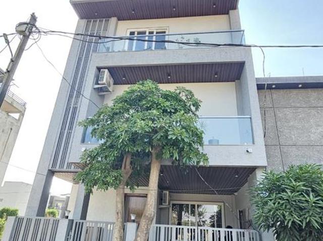 House for sale in Madya