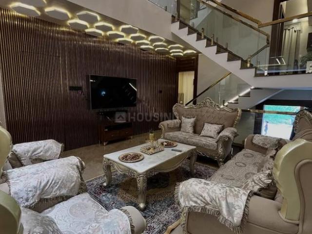House for sale in Madya