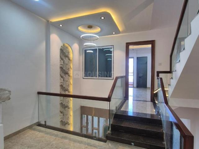 House for sale in Madya