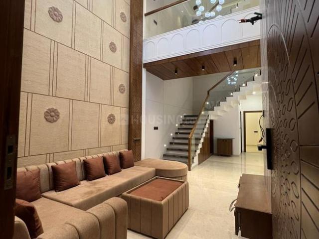 House for sale in Madya