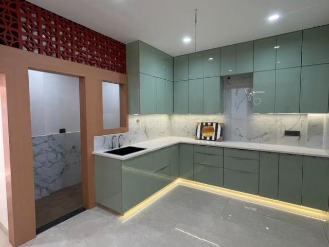 House for sale in Madya