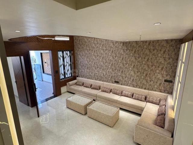 House for sale in Madya