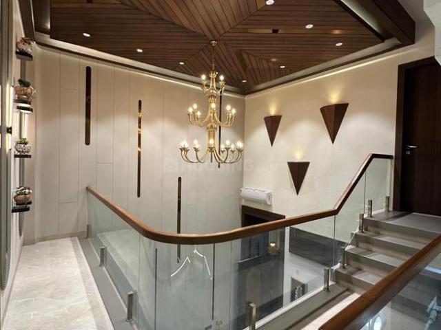 House for sale in Madya