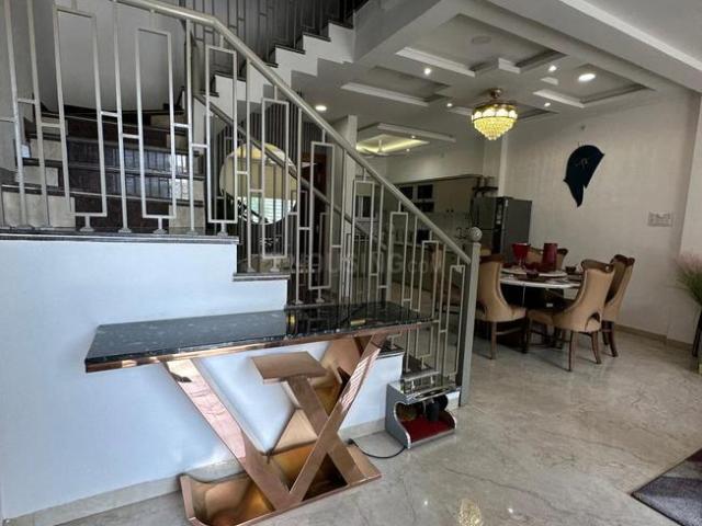 House for sale in Madya