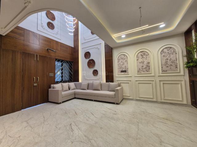 House for sale in Madya