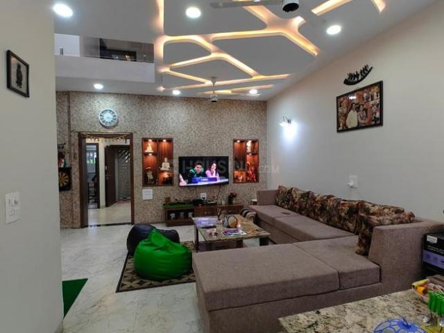 House for sale in Madya