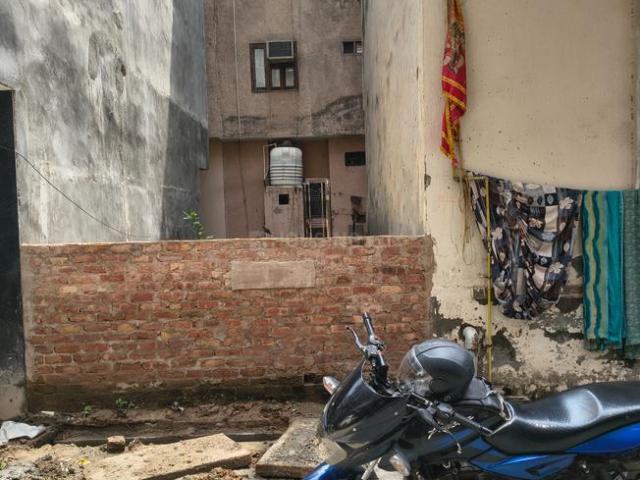 House for sale in North West Delhi, Deri
