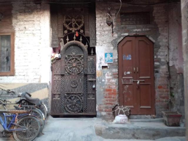 House for sale in North West Delhi, Deri