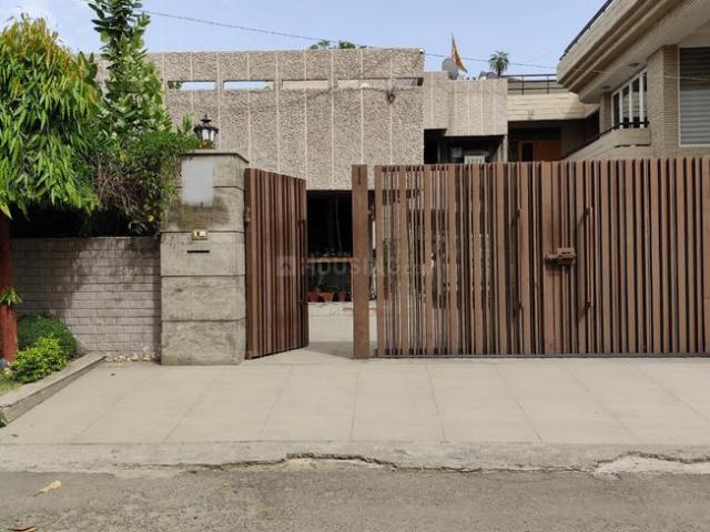 House for sale in Hariana