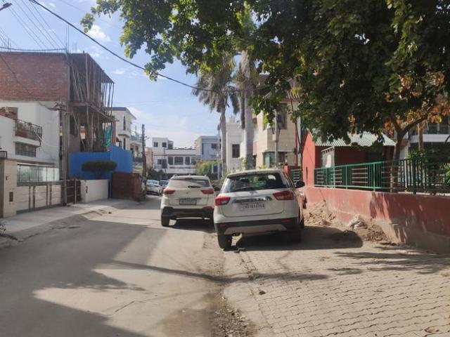 House for sale in Hariana