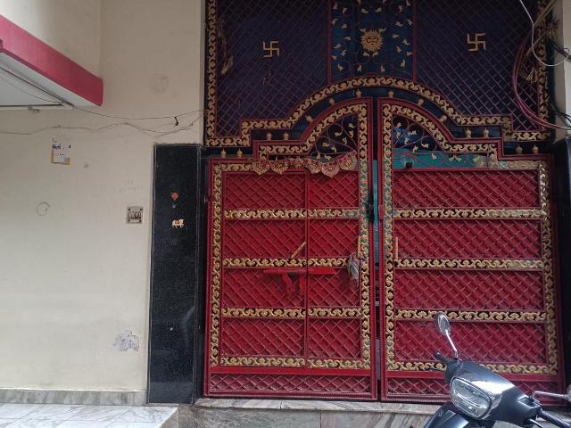 House for sale in North East Delhi, Deri