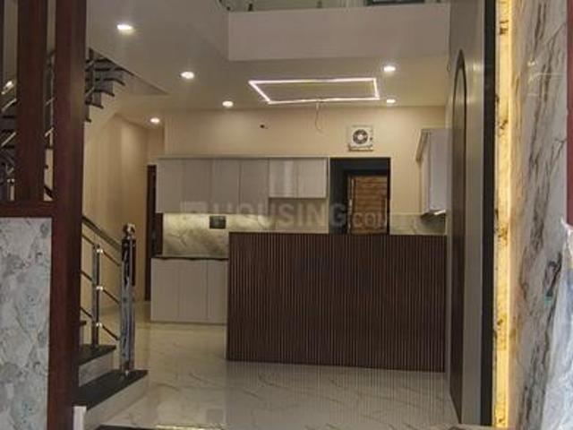 House for sale in Madya