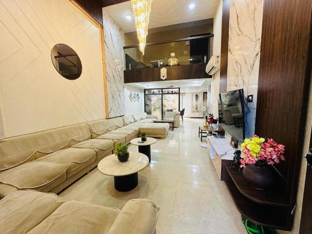 House for sale in Madya