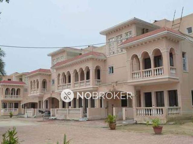 Property for rent in Amrapali Leisure Valley Villas, Gautam Buddha Nagar