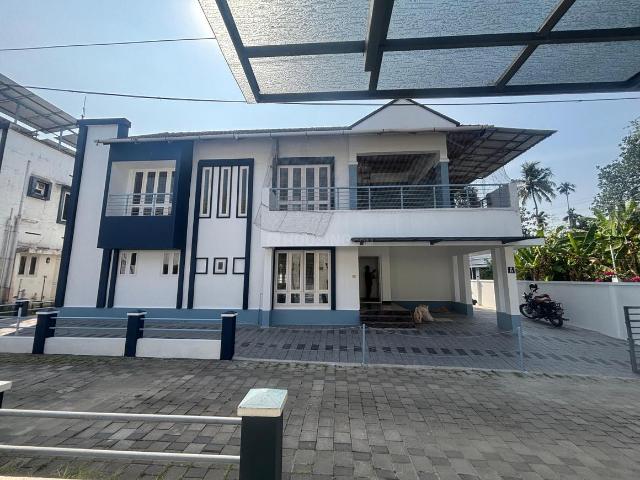 Villa for sale in Koonamthai, Kalamassery