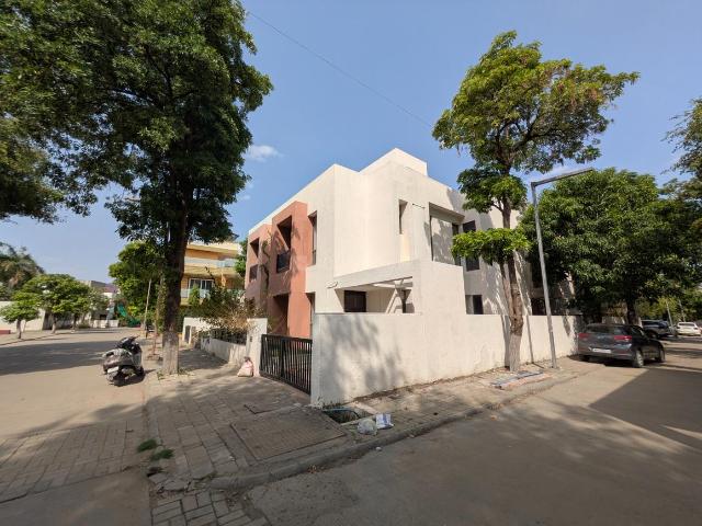 Villa for sale in Madya