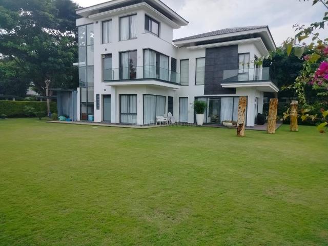 Villa for sale in Prestige Golfshire, Yambarahalli