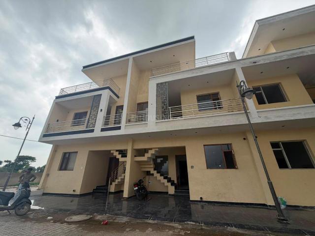 Villa for sale in Singhpura, Sahibzada Ajit Singh Nagar