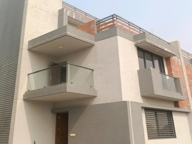 Villa for rent in Adalaj, Gujarat