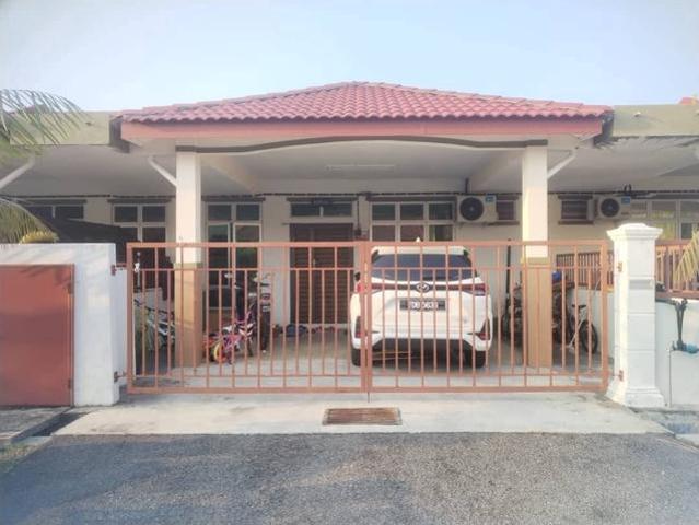 Terraced House for sale in Malaka