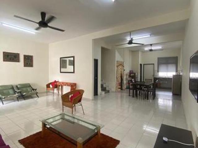 Terraced House for sale in Malaka