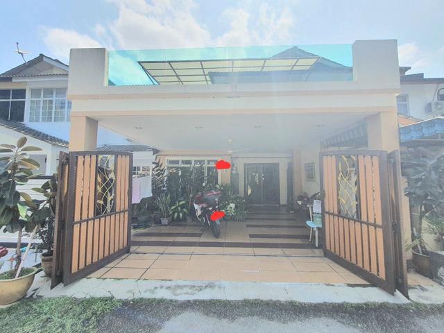 Terraced House for sale in Malaka