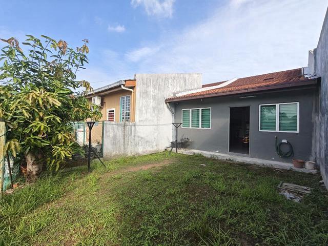 Terraced House for sale in Malaka