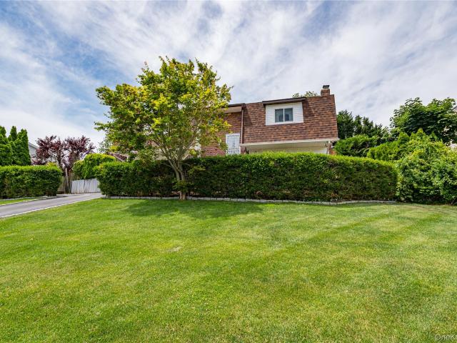House for sale in Smithtown, New York