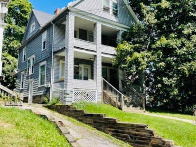 Townhouse for rent in Akron