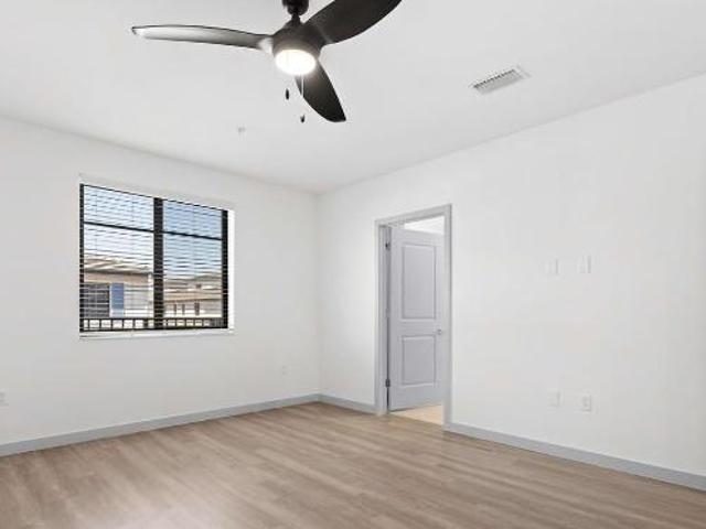 Apartment for rent in Palm Beach